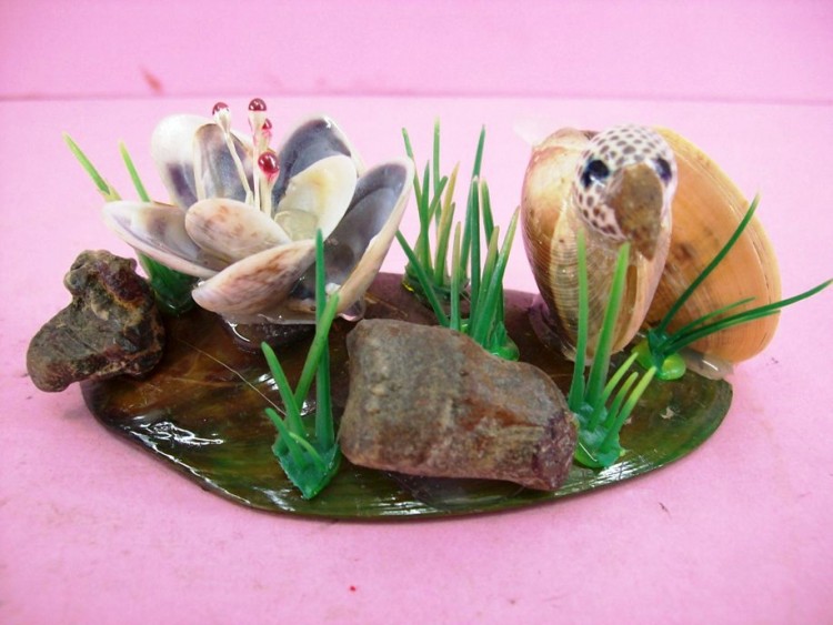 Handcrafted & Colored Sea Shell Decoration, Little Bird In The Swamp